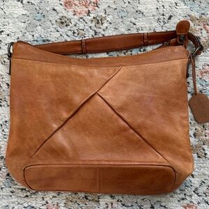 Elegant Tan Leather Shoulder Bag